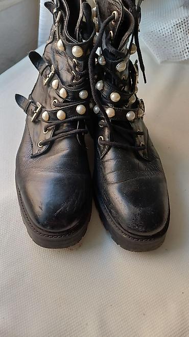 dr martens: Женские черные ботинки в рок/байкерском стиле. - Материал — 2