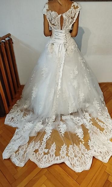 Venčanice: Venčanice – dve raskošne modele Model 1: - Silueta A-kroja sa bogatom — 18