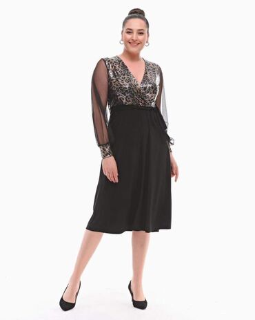 Haljine: Haljine za punije dame 
Cena 2999 din
Veličine XL, 2XL, 3XL, 4XL — 22