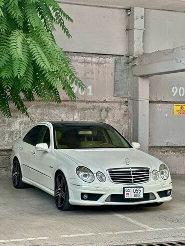 купить мерседес до 5000 долларов: Белый седан Mercedes-Benz E-Class Е63 с четырехдверным кузовом, люком