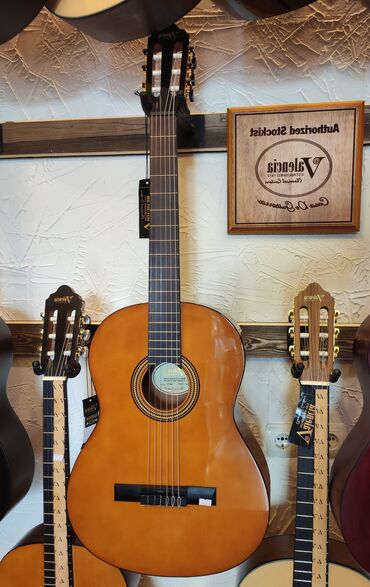 Simlər: Klassik gitara valencia vc 264 h üst:sitka spruce qol: ebonized