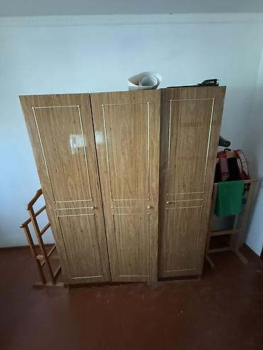 Мебель: Стол карагачевый 8 стульев 15000 сом
Остальное по 1000 — 2