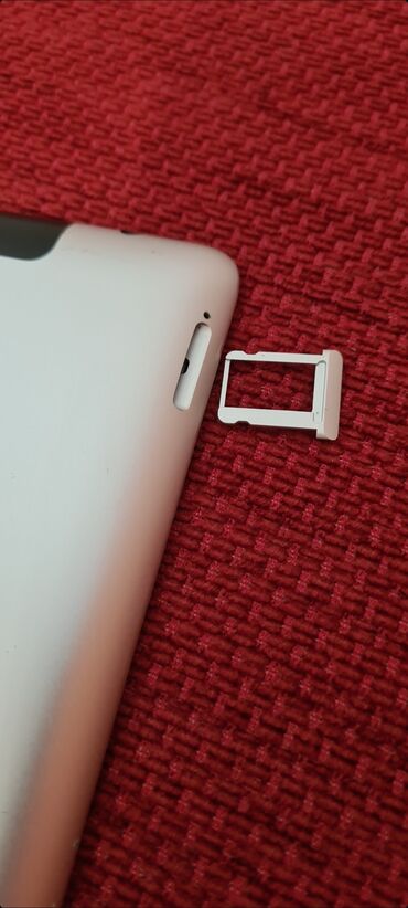 Tableti: ★ Na prodaju sivo beli Apple iPad 2 Model : A1396 Memorija: 32GB — 7
