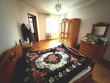 Həyət evləri və villaların satışı: 6-cı mikrorayon 6 otaqlı, 300 kv. m, Orta təmir — 20