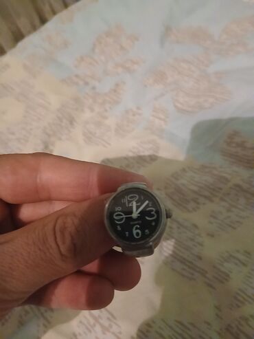 ad yazilan qizil sepler: Üzük saat