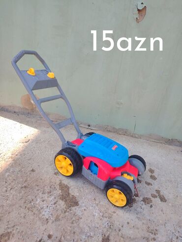 uşaq oyuncaq dəsti play doh: Uşaqlar üçün nəzərdə tutulmuş rəngarəng oyuncaq alət dəsti. Dəstə