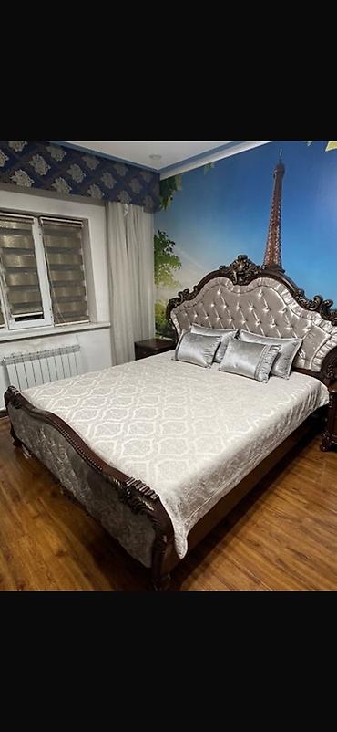 Спальные гарнитуры: Спальный гарнитур в классическом стиле с резьбой и декоративной — 5