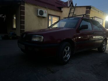 машины маленькие: Volkswagen Vento: 1995 г., 1.8 л, Механика, Бензин, Седан