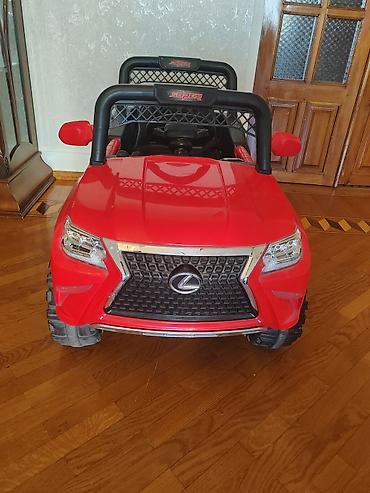 Uşaq üçün elektrikli maşın – qırmızı rəng Xüsusiyyətlər: - SUV