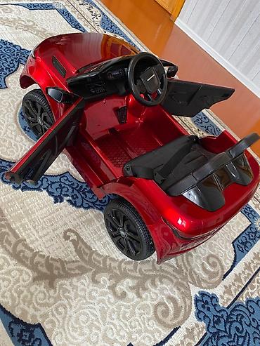 hello kitty oyuncaq: Uşaq elektrik maşını – Range Rover üslubunda, qırmızı rəng — 3