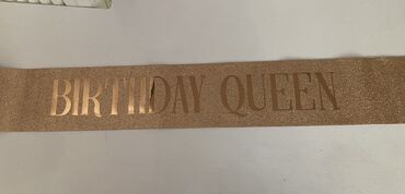 Тарелки: “BIRTHDAY QUEEN” yazılı parıltılı lent Ad günü tədbirlərində
