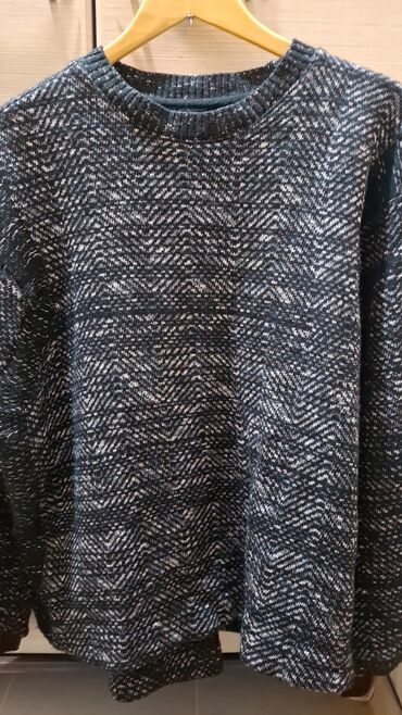 Рубашки: Продаётся женская одежда: рубашки, футболки, кофты, брюки. Есть новые — 7