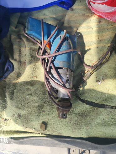 Наборы инструментов: Инструменты советские - молотки по 200 сом; ножницы по металлу большие — 30