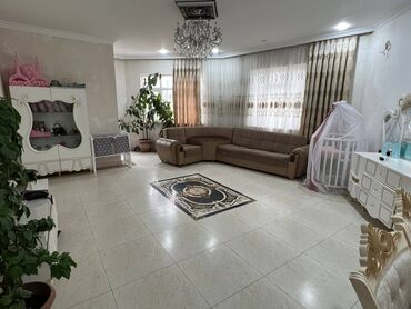 Uzunmüddətli kirayə mənzillər: Xətai rayonu Ag şəhərdə yerləşən ümumi sahəsi 120 kv,m olan,3 otaqlı — 5