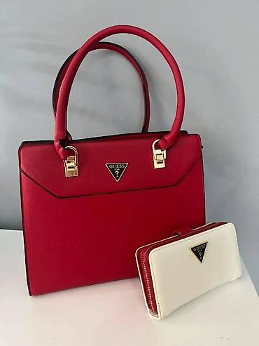 zelena torbica: Torbe i rancevi 3500din
Novcanici 2300din 
acc — 8