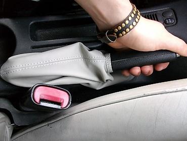 nalepnice za branike: KOŽICA MENJAČA I RUČ I GRATIS ZA ALFA ROMEO 147 OD 2000. DO 2010. GOD — 2