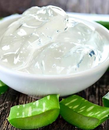 aloy vera: Aloe vera jelesi ( geli ).Aloe vera bitkisinin daxilindəki geldən — 3