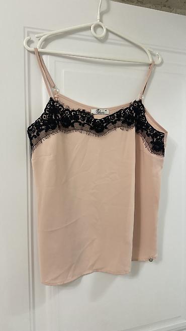 Брючные костюмы: Женская одежда, покупала в Дубаи/Италии, размер s/m/L до 42-44. Вся — 39