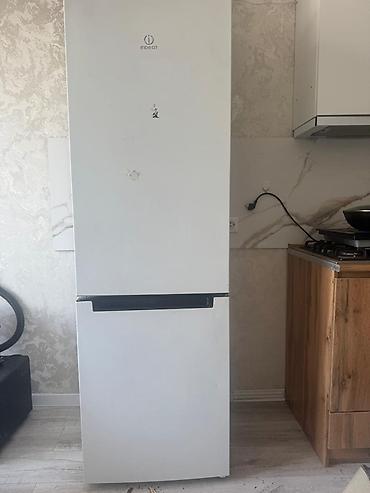 распашив: Холодильник Indesit, Б/у, Двухкамерный — 1