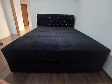 Kreveti: Bračni krevet sa uzglavljem, dimenzije 200 × 160 cm. - Tapacirano — 6