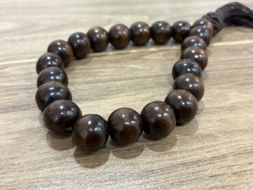 Avtomobil üçün oyuncaqlar və dekor: Avtomobil üçün dekorativ taxta təsbeh - Material: cilalanmış tünd — 5