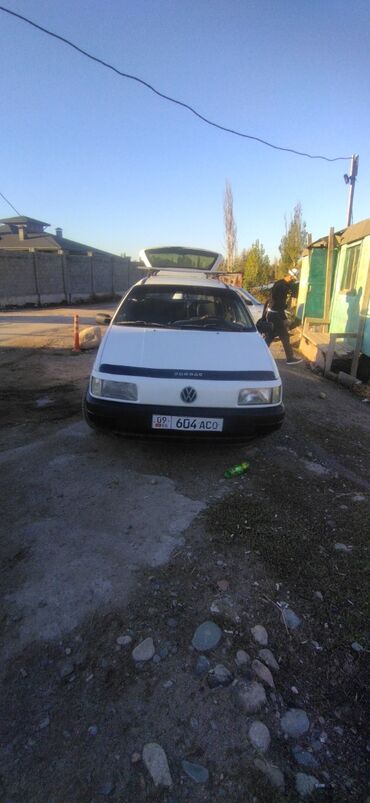 Транспорт: Volkswagen Passat: 1990 г., 1.8 л, Механика, Бензин, Универсал