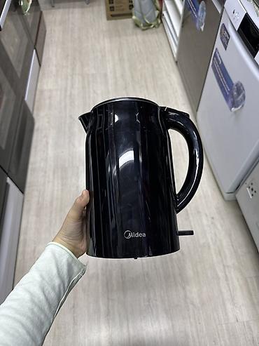 Электрический чайник Midea, черный - Корпус: глянцевый черный пластик