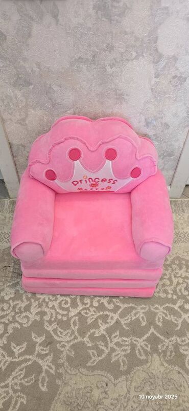 İnformatika: Çatdırılma var. 4 matraslıdır. Uşaq oturacağı, təzədir, işlənməyib