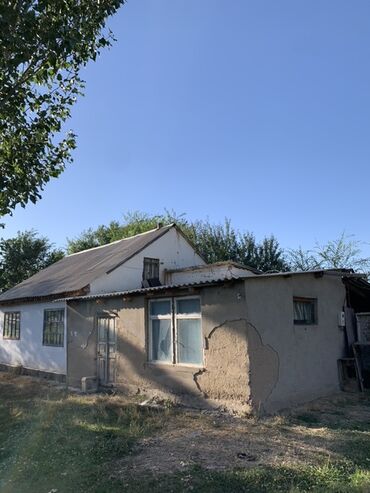 дом село новопавловка: 30 кв. м, 5 бөлмө, Унаа токтотуучу жай, Сарай