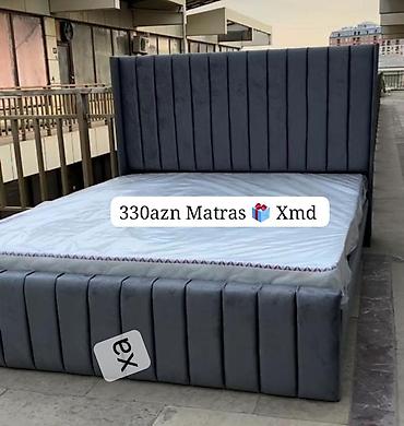 Müasir dizaynlı yumşaq başlıqlı çarpayı. Şaquli tikişli, qrafit/boz