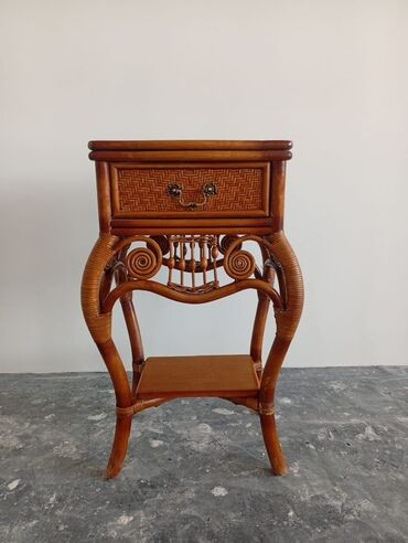 тумбочка на колесах: Тумба/консоль из натурального ротанга. - Материал: ротанг, бамбук