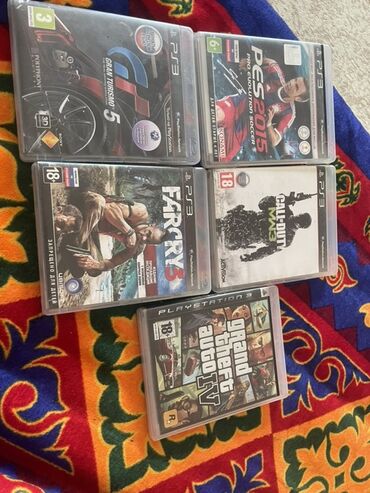 купить джойстик пс4: Предлагается комплект из пяти видеоигр для PlayStation 3. В состав