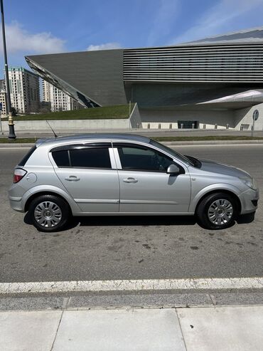 Sürücü-kuryerlər: Opel Astra: 1.4 l | 2007 il | 280000 km Hetçbek