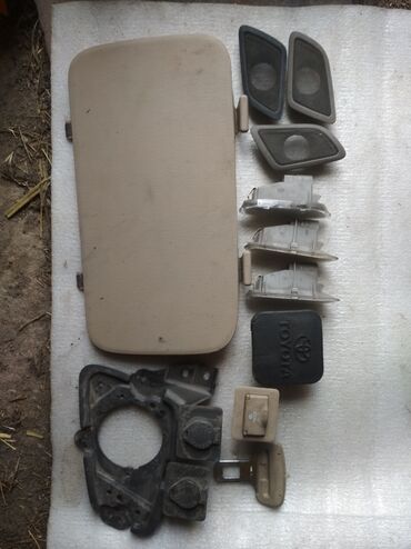 Продаю гараж: Продаю свои вещи из гаража! В наличии есть всё что на фото! Обшивки — 6