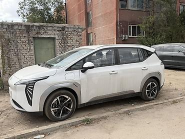 byd e6: Электромобиль GAC Aion Y, белый, 5‑дверный кросс‑минивэн (компактный — 2