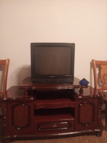 старый мебель: Тумба и телевизор