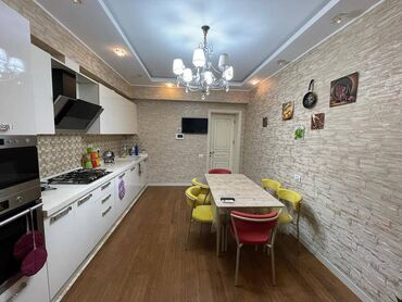 Yeni tikili: 3 otaqlı, Yeni tikili, m. İçərişəhər, 140 kv. m — 2