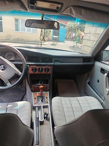 mercedes sekilleri: Mercedes-Benz 190: 0.2 l | 1991 il Sedan — 5