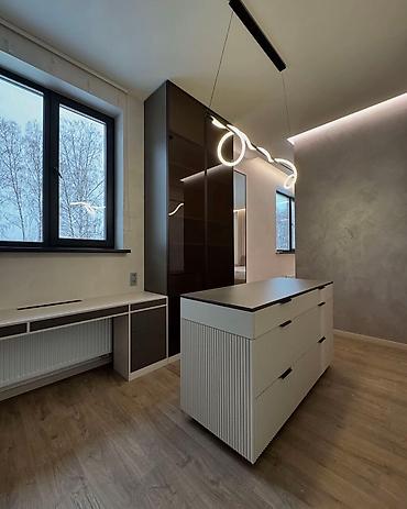 Sifarişlə dolablar: Düz dolab, Yataq otağı üçün, Qarderob, Açılan, Korpuslu, 5 qapı — 9