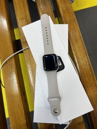 чехол se: Apple Watch SE (Gen 2) 40 mm Starlight Al Star. (Надевали до 10 раз