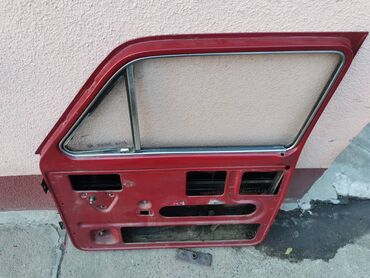Auto delovi: Vrata desna Lada 2121 Niva. U crvenoj boji. Polovna, zdrava. Skinuta — 7