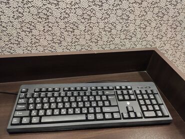 Klaviaturalar: 2e klavyatura ve mouse (sade model) Ela veziyyetdedir Metro etrafi