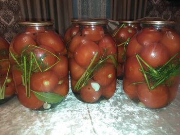 Turşular: Şüşə bankalarda pomidor turşusu satışa çıxarılır. Hər bankada qırmızı -da lalafo.az — 5 Turşular: Şüşə bankalarda pomidor turşusu satışa çıxarılır. Hər bankada qırmızı — 5