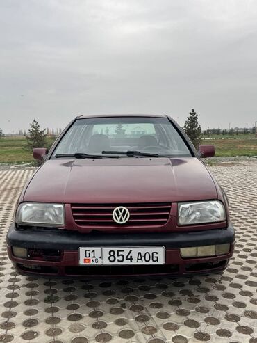 на мото: Volkswagen Vento: 1993 г., 1.8 л, Механика, Бензин, Седан