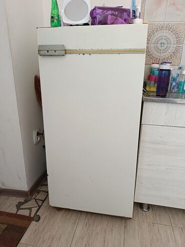 бытовой холодильник: Продаю холодильник в хорошем состоянии, всё работает. Торг есть