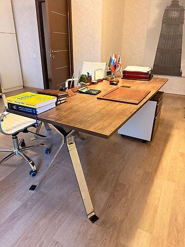 Ofis masaları: İşlənmiş, Müdir üçün, Dördbucaq masa — 6