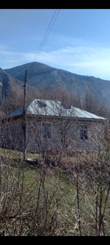 дом на новый год: 2 комнаты, 67 м², Без ремонта