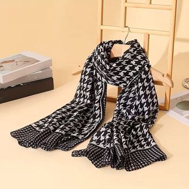 Šalovi: Ženski šal Dimenzije 178x73cm Cena 1600din Poručuje se,isporuka za — 17