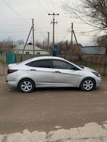 Hyundai: Hyundai Solaris: 2013 г., 1.6 л, Механика, Бензин, Седан