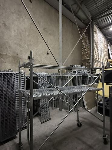 Строительные леса, стойки: Продажа строительных лесов (вышка-тура) и настилов Описание: - — 2